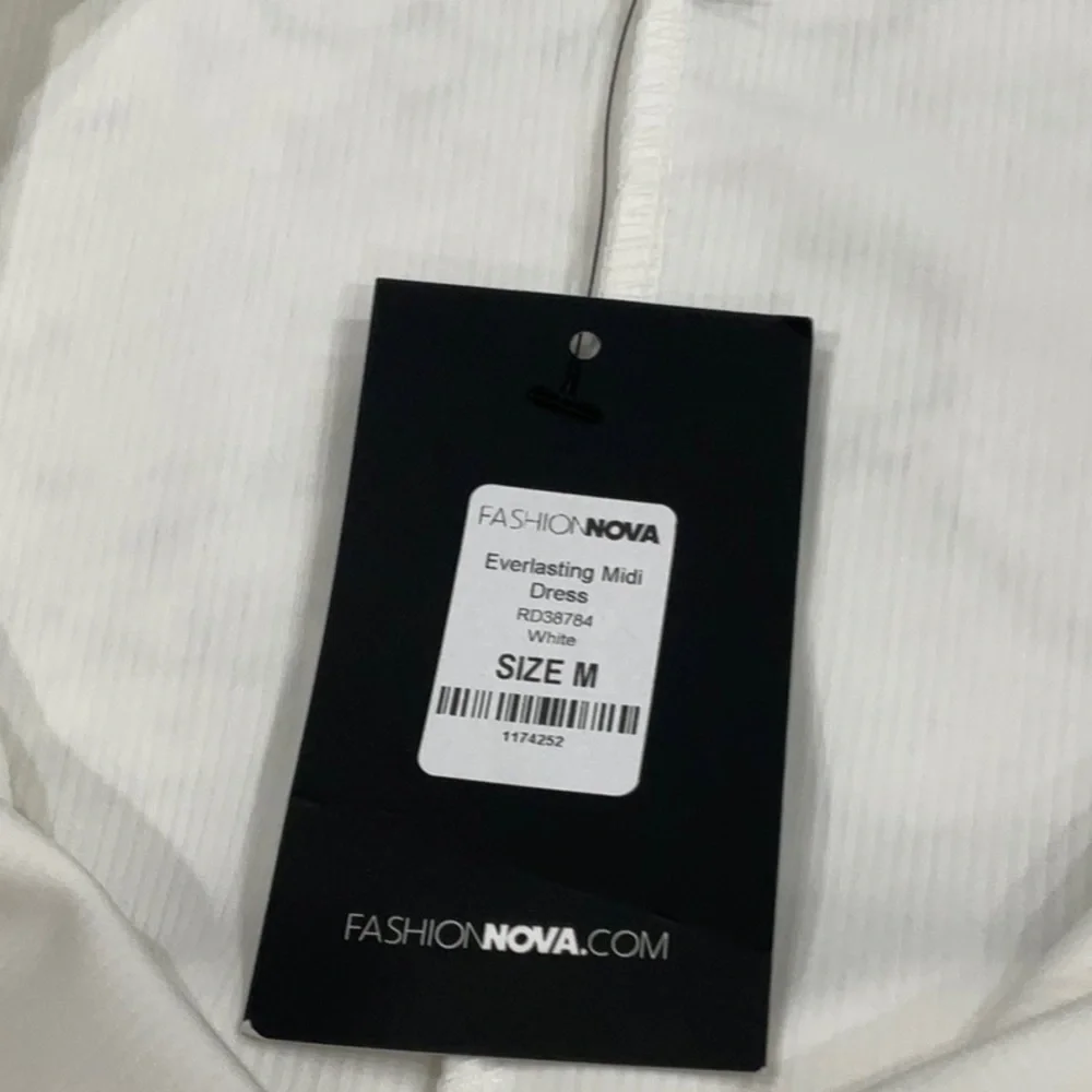 FASHION NOVA. Everlasting midi dress size M while - Picture 5 of 6